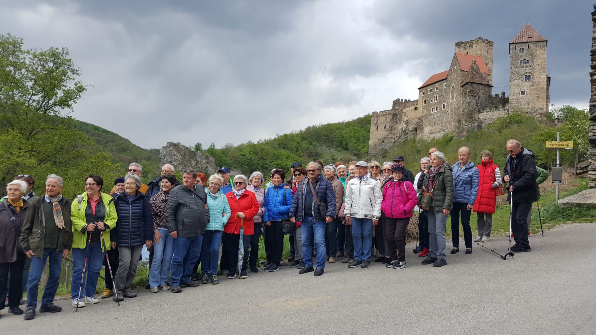 Gruppenbild der Neunkirchner Silberlöwen auf Reisen in Hardegg
