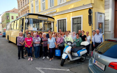 Silberlöwen erkunden mit Oldtimerbus die Bundeshauptstadt