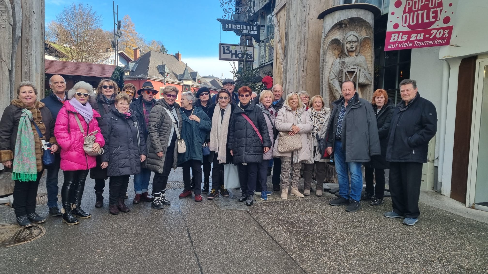 Auf dem Bild die Silberlöwen des Wirtschaftsbundes Korneuburg auf ihrer Adventfahrt.