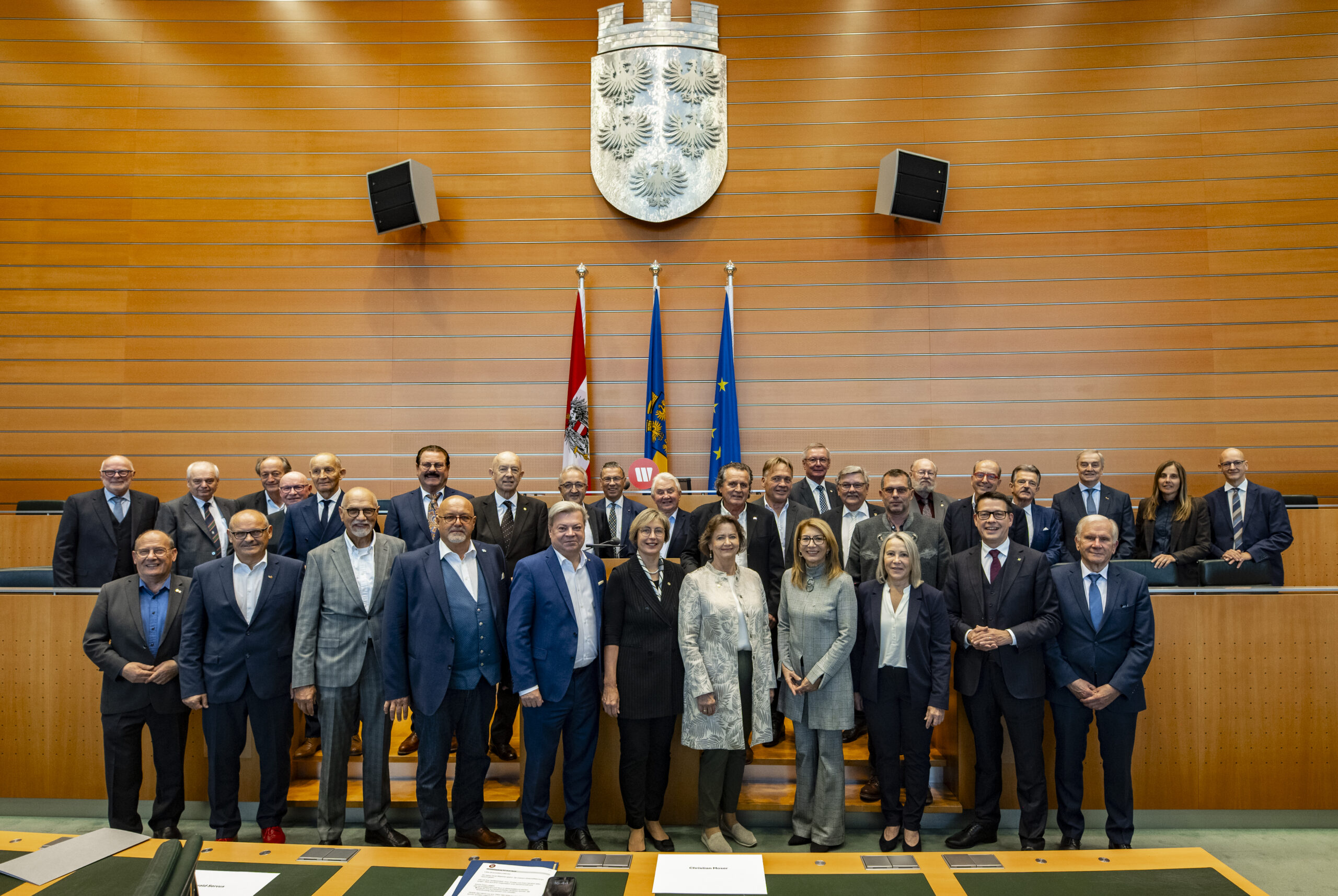 Im Landhaussitzungssaal fanden sich die Geehrten gemeinsam zusammen