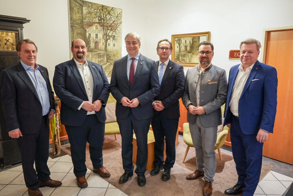 Der neu gewählte Vorstand der Bezirksgruppe Korneuburg.