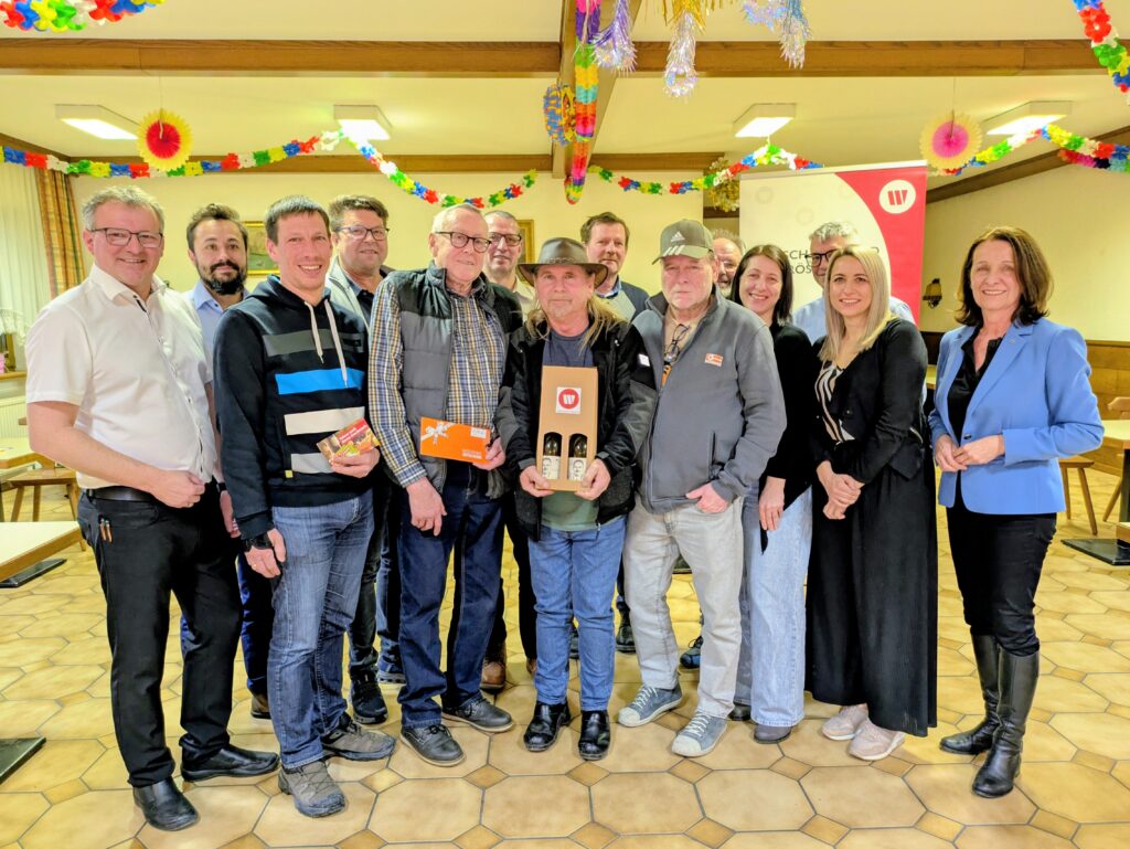 Der Wirtschaftsbund Kottes bei ihrem Schmankerlschnapsen.