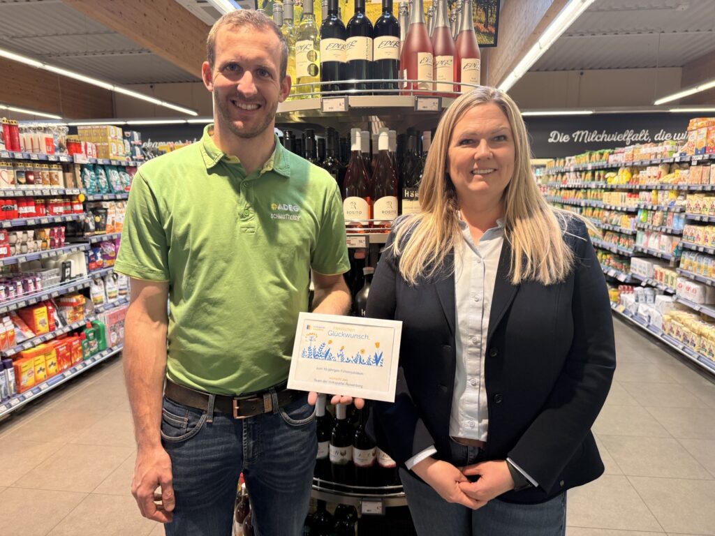 Am Bild die Obfrau Barbara Fuchs Semann und Walter Schmutterer.