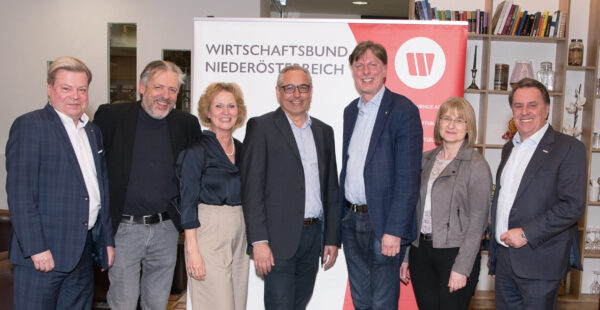 Am Bild der neu gewählte Wirtschaftsbund-Beziksgruppenvorstand.