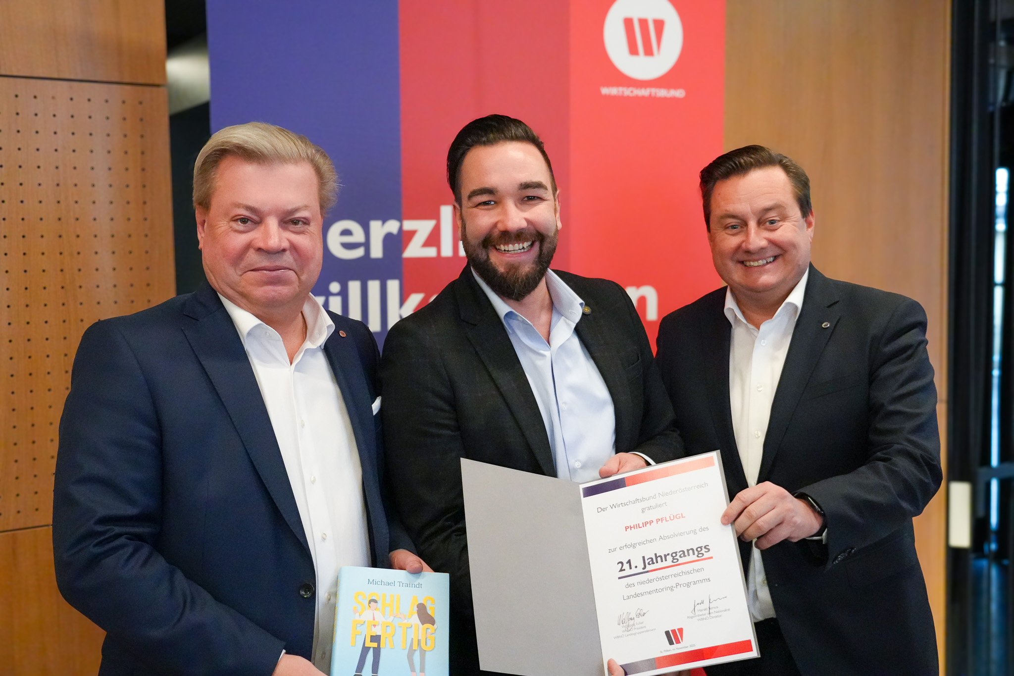 Am Bild Direktor Harald Seruvs, Philipp Pflügl und Generalsekretär Kurt Egger.