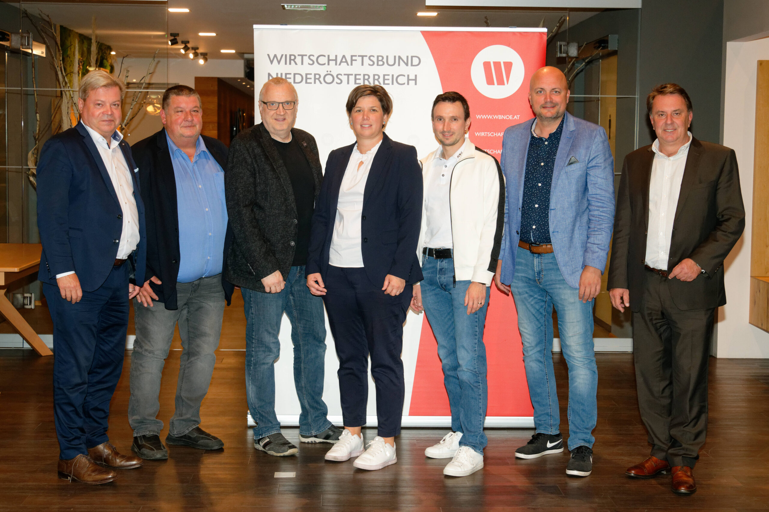 Wirtschaftsbund-NOe_BGHV-Waidhofen_WB-Vorstand_Foto-Gerhard-Schiegl-1 Der neu gewählte Vorstand des WB Waidhofen.